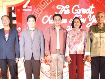 ตรุษจีนปีม้าไฟ : วิศิษฎ์ อริยะ ผู้จัดการทั่วไป ศูนย์การค้าเซ็นทรัล นครสวรรค์ จัดฉลองครบรอบ 2 ปี
“The Great Chinese New Year 2026 & 2nd Anniversary Celebration” มีขบวนแห่มังกรสิงโตมงคลสุดอลังการ
เสริมสิริมงคลรับศักราชใหม่ โดยมี ชุติพร เสชัง ผวจ.นครสวรรค์, ผู้บริหารหน่วยงานองค์กรปกครองท้องถิ่น,
ประธานหอการค้าจังหวัดนครสวรรค์ และ โบว์ เมลดา สุศรี ร่วมงาน ที่ ศูนย์การค้าเซ็นทรัล นครสวรรค์