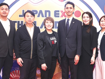 มหกรรมญี่ปุ่น : ดร.ณัฐกิตติ์ ตั้งพูลสินธนา กก.ผจก.ใหญ่ สายงานการตลาด บมจ.เซ็นทรัลพัฒนา และ ยุพเรศ เอกธุระประคัลภ์ ประธาน บจก.จี-ยู ครีเอทีฟ ร่วมกันจัดงาน “Japan Expo Thailand 2026” โดยมี
อากาซากะ ฮิโรกิ ผอ.สำนักข่าวสารญี่ปุ่นสถานเอกอัครราชทูตญี่ปุ่นประจำราชอาณาจักรไทย และ
หน่วยงานพันธมิตรสินค้าและบริการของญี่ปุ่นในเมืองไทยร่วมงานอย่างพร้อมเพรียง ที่ศูนย์การค้าเซ็นทรัลเวิลด์