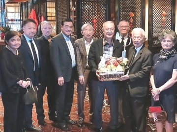 ร่วมยินดี : ศ.พิเศษ นรนิติ เศรษฐบุตร ร่วมงานเลี้ยงแสดงความยินดีในโอกาสที่ได้รับการแต่งตั้งเป็น กรรมการกฤษฎีกา จัดโดย กลุ่มศิษย์เก่ามหาวิทยาลัยโคลัมเบีย รุ่นปี 1972-1975 โดยมี พญ.ชนินทร เศรษฐบุตร, ชัยเกษม นิติศิริ, ปิยะบุตร ชลวิจารณ์,
สุรนันทน์ เวชชาชีวะ, อนันต์-สุมนา ตังทัตสวัสดิ์, ดร.มนู มณีวัฒนา,อุดม พนัสบดี, ธีรวัฒน์ วรเวทวุฒิคุณ, บำรุง ตันจิตติวัฒน์,
ธีรศักดิ์ นาทีกาญจนลาภ และ รศ.ดร.จอมพงศ์ มงคลวนิช ร่วมงาน ที่ โรงแรมเรเนซองส์ กรุงเทพ ราชประสงค์