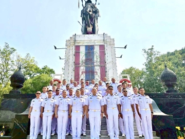 ปกป้องเอกราชและอธิปไตยของชาติไทย : นาวาเอก ณทรรศน์ รัศมีเฟื่อง ผู้บังคับการเรือหลวงนเรศวร นำกำลังพล
ร่วมพิธีบวงสรวงสักการะ สมเด็จพระนเรศวรมหาราช เพื่อน้อมรำลึกถึงพระมหากรุณาธิคุณ ที่ทรงมีต่อประเทศไทย เนื่องในวันสมเด็จพระนเรศวรฯ วันยุทธหัตถี เเละพิธีสดุดีวีรชนเพื่อรำลึกถึงความเสียสละอันยิ่งใหญ่ของบรรพชนผู้กล้าหาญเด็ดเดี่ยว ในวันกองทัพไทย ณ พระบรมราชานุสรณ์ดอนเจดีย์ จ.สุพรรณบุรี