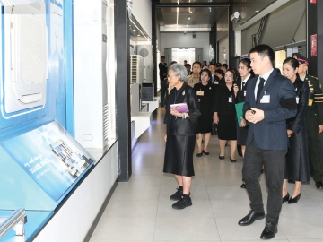 สมเด็จพระกนิษฐาธิราชเจ้า กรมสมเด็จพระเทพรัตนราชสุดาฯ สยามบรมราชกุมารี เสด็จพระราชดำเนินไปทอดพระเนตร
สายการผลิตเครื่องปรับอากาศและโครงการโรงงานประภาคาร โรงงาน บริษัท ไมเดีย รีฟริจเจอเรชั่น อีควิปเมนท์ (ไทยแลนด์)
จำกัด ซึ่งได้รับการรับรองจาก World Economic Forum หรือ WEF ให้เป็นหนึ่งในเครือข่าย Global Lighthouse
Network ของโลก ณ นิคมอุตสาหกรรมปิ่นทอง 5 อำเภอศรีราชา จังหวัดชลบุรี เมื่อวันศุกร์ที่ 6 กุมภาพันธ์ 2569