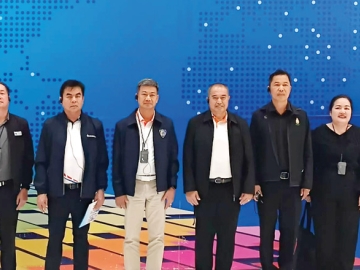 เสริมสร้างเศรษฐกิจชุมชนอย่างยั่งยืน : ปริญญา โพธิสัตย์ ผู้ว่าราชการจังหวัดสระแก้ว นำคณะหัวหน้าส่วนราชการของจังหวัดเข้าเยี่ยมชมกระบวนการผลิตเยื่อและ
กระดาษที่ใช้เทคโนโลยีชั้นนำ ใส่ใจสิ่งแวดล้อม ด้วยระบบบริหารจัดการตามมาตรฐานคุณภาพ ISO 9001 และการจัดการด้านสิ่งแวดล้อม ISO 14001 รวมทั้ง
ได้รับรองอุตสาหกรรมสีเขียวของกระทรวงอุตสาหกรรม เพื่อให้เข้าใจแหล่งที่มาวัตถุดิบจากไม้ปลูกของเกษตรกร “ต้นกระดาษ” ที่ผ่านการวิจัยและพัฒนาพันธุ์เหมาะสม
กับการผลิตกระดาษคุณภาพ ช่วยสร้างงานสร้างรายได้ให้กับเกษตรกรไทย และมีส่วนช่วยลดโลกร้อน ที่ โรงงานดั๊บเบิ้ล เอ อำเภอศรีมหาโพธิ จังหวัดปราจีนบุรี