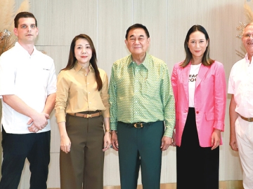 คุ้มค่าเกินราคา : ดร.อัศวิน อิงคะกุล ประธานกรรมการบริหาร มิราเคิล กรุ๊ป ฉลองยอดขายแคมเปญ Cash Voucher เพิ่มมูลค่า 50%
ร่วมกับแพ็กเกจงานวิวาห์ All for Love ยอดขายทะลุเป้า 120 ล้านบาท ของโรงแรมมิราเคิล แกรนด์ คอนเวนชั่น และโรงแรมอัศวิน แกรนด์ คอนเวนชั่น โดยมี นุจรี วิบูลเชื้อ ผช.กก.ผจก.มิราเคิล กรุ๊ป, ลักษมีกานต์ อิงคะกุล ประธานเจ้าหน้าที่บริหาร มิราเคิล กรุ๊ป, มร.อังเดร บรัวฮาร์ท ผจก.ทั่วไป โรงแรมอัศวิน แกรนด์ คอนเวนชั่น และคณะผู้บริหารมิราเคิล กรุ๊ป ร่วมยินดี