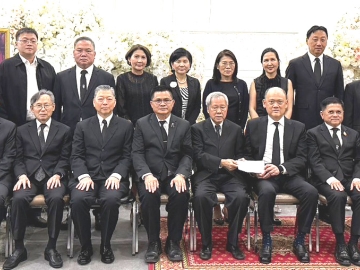 ร่วมไว้อาลัย : นฤชา โฆษาศิวิไลซ์ อธิบดีกรมการปกครอง, ชาญ บูลกุล, ปริญญา ธรรมวัฒนะ, ปริม จิตจรุงพร,
ธนวัฒน์ วิญญรัตน์, อนุพล ลิขิตพฤกษ์ไพศาล,
จีนาภักดิ์ เพ็ชร์ลือชัย, แก้วใจ เผอิญโชค
แมคโดนัลด์, อัมพร กาญจนกําเนิด, ศรินธร อุนยโกวิท, ปรินทร์ธรณ์
อภิธนาศรีวงศ์, นิพนธ์ ลีละศิธร,
มนต์ชัย โชคไพบูลย์กิจ, สุขกาญจน์
วัธนเวคิน, ชวลิต เตชะไพบูลย์,
สุเวทย์ ธีรวชิรกุล, วินัย โตเจริญ รองอธิบดีกรมการปกครอง, สมพงษ์ เผอิญโชค ร่วมพิธีสวดพระอภิธรรมศพ
คุณแม่ลลิตา ลิ่วเจริญ โดยมี นาถ
ลิ่วเจริญ (บุตร) และ มัลลิกา หริตวร
(ธิดา) คอยต้อนรับ ณ วัดธาตุทอง เขตวัฒนา กรุงเทพฯ (พิธีฌาปนกิจศพ
ในวันเสาร์ที่ 14 กุมภาพันธ์ 2569 เวลา 14.00 น. ณ เมรุหน้า)