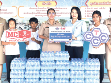 อำนวยความสะดวก : วิภานันท์ ตรีคะณา พนักงานกิจการทั่วไปอาวุโส บมจ.ไทยเซ็นทรัลเคมี มอบน้ำดื่มให้แก่โรงเรียนชุมชนวัดเสด็จ (คุณศรีประเสริฐอุปถัมภ์) ซึ่งโรงเรียนเป็นสถานที่จัดการสอบ O-NET ประจำปี 2569 ของสถาบันทดสอบทาง
การศึกษาแห่งชาติ (องค์การมหาชน) โดยมีนักเรียนจาก 6 โรงเรียนที่เข้าร่วมการสอบ