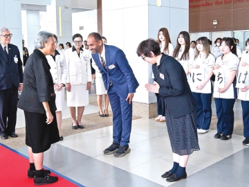 สมเด็จพระกนิษฐาธิราชเจ้า กรมสมเด็จพระเทพรัตนราชสุดาฯ สยามบรมราชกุมารี อุปนายิกาผู้อำนวยการสภากาชาดไทย นายกสภาสถาบันการพยาบาลศรีสวรินทิรา สภากาชาดไทย เสด็จพระราชดำเนินไปทรงเป็นประธานการประชุมสภาสถาบันการพยาบาลศรีสวรินทิรา สภากาชาดไทย ครั้งที่ 61 ณ อาคารสิรินธรานุสรณ์ 60 พรรษา สถาบันการพยาบาลศรีสวรินทิรา สภากาชาดไทย เขตปทุมวัน กรุงเทพมหานคร เมื่อวันศุกร์ที่ 13 กุมภาพันธ์ 2569 เวลา 09.04 น.