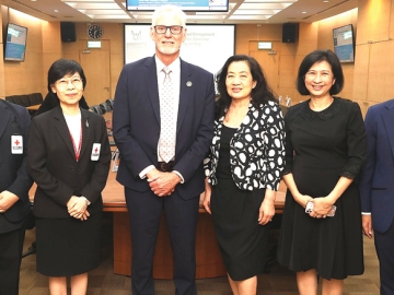 กระบวนการบริหารจัดการ : รศ.พญ.ดุจใจ ชัยวานิชศิริ ผอ.ศูนย์บริการโลหิตแห่งชาติ จัดประชุม ผู้เชี่ยวชาญ
Patient Blood Management เรื่อง “การบริหารจัดการการให้โลหิตแก่ผู้ป่วย” โดยมี Dr.Shannon Farmer
ที่ปรึกษาการจัดการโลหิตของผู้ป่วย ชาวออสเตรเลีย, รศ.พญ.พิมพรรณ กิจพ่อค้า และ
รศ.ร.อ.หญิง พญ.ปาริชาติ เพิ่มพิกุล ร่วมแลกเปลี่ยนความคิดเห็น ที่ ศูนย์บริการโลหิตแห่งชาติ สภากาชาดไทย