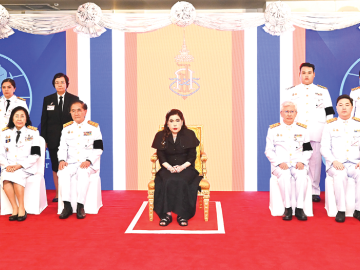 สมเด็จพระเจ้าน้องนางเธอ เจ้าฟ้าจุฬาภรณวลัยลักษณ์ อัครราชกุมารี กรมพระศรีสวางควัฒน วรขัตติยราชนารี
เสด็จไปในการพระราชทานประกาศนียบัตรและเข็มตราสัญลักษณ์แก่ผู้สำเร็จการอบรมหลักสูตรสื่อสุขภาพ ราชวิทยาลัยจุฬาภรณ์ รุ่นที่ 4 และรุ่นที่ 5 เพื่อส่งเสริมศักยภาพบุคลากรด้านสุขภาพให้สามารถถ่ายทอดองค์ความรู้ไปสู่ประชาชนอย่างถูกต้องและทั่วถึง ณ โรงพยาบาลจุฬาภรณ์ ราชวิทยาลัยจุฬาภรณ์ เมื่อวันพุธที่ 18 กุมภาพันธ์ 2569 เวลา 12.58 น.