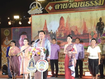 สืบสานตำนานศิลป์ : ชวนินทร์ วงศ์สถิตจิรกาล ผวจ.พระนครศรีอยุธยา และ ศุทธิกานต์ วงศ์สถิตจิรกาล นายกเหล่ากาชาดจังหวัดพระนครศรีอยุธยา เปิดงาน “รักษ์ผ้าไทยสานสายใยวัฒนธรรม” โดยเป็นหนึ่งในงาน “ยอยศยิ่งฟ้า อยุธยามรดกโลก”
ซึ่งจะจัดถึงวันที่ 22 ก.พ.2569 ณ อุทยานประวัติศาสตร์พระนครศรีอยุธยา