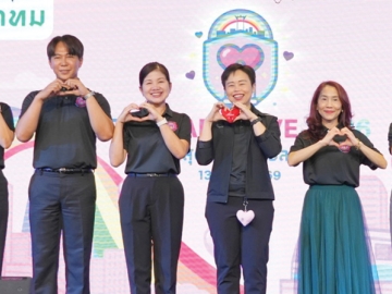 รักให้สุด หยุดที่ปลอดภัย : รศ.ดร.ทวิดา กมลเวชช รองผู้ว่าราชการกรุงเทพมหานคร เปิดงาน “BKK SAFE
LOVE 2026” โดยมี พญ.ดวงพร ปิณจีเสคิกุล ผอ.สำนักอนามัย, ดร.นรเทพ ชูพูล ผอ.เขตปทุมวัน,
สหัพย์ภัค โชควิจิตรกุล กก.ผจก.ศูนย์การค้าเอ็ม บี เค เซ็นเตอร์ และ ศตกมล วรกุล ผอ.อาวุโสฝ่ายสื่อสาร
องค์กร บจก.อินเทลลิเจ้นท์ ครีเอทีฟ แอนด์ มาร์เก็ตติ้ง ต้อนรับ ที่ ศูนย์การค้าเอ็ม บี เค เซ็นเตอร์ เขตปทุมวัน