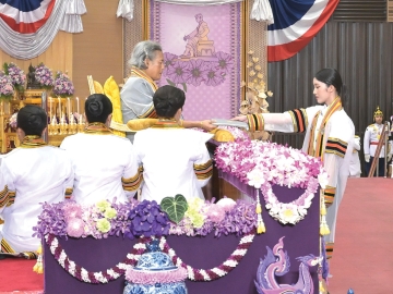 สมเด็จพระกนิษฐาธิราชเจ้า กรมสมเด็จพระเทพรัตนราชสุดาฯ สยามบรมราชกุมารี เสด็จพระราชดำเนินแทนพระองค์
ไปในการพระราชทานปริญญาบัตรแก่ผู้สำเร็จการศึกษา ประจำปีการศึกษา 2567 เป็นวันที่ 2 มีผู้สำเร็จการศึกษาในระดับ
ปริญญาตรีเข้ารับพระราชทานปริญญาบัตร จำนวน 2,466 คน จาก 10 คณะ 1 วิทยาลัย ณ อาคารอุทยานองค์สมเด็จ
พระนเรศวรมหาราช มหาวิทยาลัยนเรศวร อำเภอเมือง จังหวัดพิษณุโลก เมื่อวันพุธที่ 25 กุมภาพันธ์ 2569 เวลา 09.00 น.