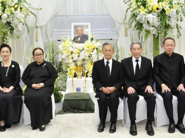 ร่วมไว้อาลัย : ครอบครัวของผู้วายชนม์ พร้อมด้วย ครอบครัวจันทรสุวรรณ, ครอบครัวศิริวิชัย และลูกหลาน จาก Kansas City เป็นเจ้าภาพในพิธีสวดพระอภิธรรม สินธุ พูนศิริวงศ์ อดีตนายกสมาคมกีฬาบิลเลียดแห่งประเทศไทย 15 สมัย ที่พัฒนา
วงการสนุ้กเกอร์ไทยก้าวสู่ระดับโลก โดยมี ชวน หลีกภัย, องอาจ เดชอิทธิรัตน์ และ สนั่น อังอุบลกุล ร่วมงาน และกำหนดพิธีฌาปนกิจ ในวันอาทิตย์ที่ 1 มีนาคม 2569 เวลา 15.00 น. ณ เมรุหน้า วัดธาตุทอง เขตวัฒนา กรุงเทพมหานคร