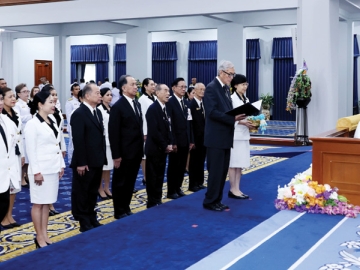 สมเด็จพระกนิษฐาธิราชเจ้า กรมสมเด็จพระเทพรัตนราชสุดาฯ สยามบรมราชกุมารี เสด็จลงแทนพระองค์ ณ ศาลาดุสิดาลัย
สวนจิตรลดา พระราชทานพระราชวโรกาสให้คณะผู้บริหาร คณะกรรมการ และเจ้าหน้าที่สภากาชาดไทย เฝ้าทูลละอองพระบาท ทูลเกล้าทูลกระหม่อมถวายเงินและสิ่งของ เนื่องในโอกาสวันเฉลิมพระชนมพรรษา สมเด็จพระนางเจ้าสิริกิติ์ พระบรมราชินีนาถ พระบรมราชชนนีพันปีหลวง วันที่ 12 สิงหาคม 2568 เมื่อวันพฤหัสบดีที่ 26 กุมภาพันธ์ 2569