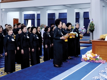 สมเด็จพระกนิษฐาธิราชเจ้า กรมสมเด็จพระเทพรัตนราชสุดาฯ สยามบรมราชกุมารี เสด็จลงแทนพระองค์ ณ ศาลาดุสิดาลัย
สวนจิตรลดา พระราชทานพระราชวโรกาสให้คณะกรรมการและเจ้าหน้าที่สภาแม่ดีเด่นแห่งชาติ ในพระอุปถัมภ์พระเจ้าวรวงศ์เธอ
พระองค์เจ้าโสมสวลี กรมหมื่นสุทธนารีนาถ เฝ้าฯ ทูลเกล้าฯถวายเงินและสิ่งของ เนื่องในโอกาสวันเฉลิมพระชนมพรรษา สมเด็จพระนางเจ้าสิริกิติ์ พระบรมราชินีนาถ พระบรมราชชนนีพันปีหลวง เมื่อวันพฤหัสบดีที่ 26 กุมภาพันธ์ 2569