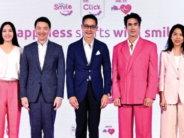 คลับแห่งความสุข : สาระ ล่ำซำ ประธานเจ้าหน้าที่บริหาร บมจ.เมืองไทยประกันชีวิต ประกาศปรับโฉม “เมืองไทย
สไมล์คลับ” มอบสิทธิพิเศษที่เลือกได้ตามไลฟ์สไตล์ รับความสุขได้ง่ายๆ ผ่าน MTL Click Application
ที่ครอบคลุมทุกบริการ สะดวก ครบ จบ ในแอปเดียว ชูหัวใจหลัก “Happiness Starts with Smile” โดยมี ดร.สุธี
โมกขะเวส กก.ผจก.พร้อมคณะผู้บริหาร บมจ.เมืองไทยประกันชีวิต ร่วมงาน ที่ ศูนย์การค้า The EMSPHERE