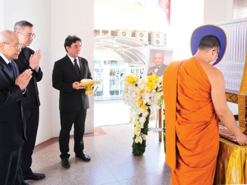 สู่สุคติในสัมปรายภพ : อมเรศ ศิลาอ่อน เป็นประธานในพิธีจุดไฟฌาปนกิจศพ สินธุ พูนศิริวงศ์ อดีตนายกสมาคมกีฬาบิลเลียด
แห่งประเทศไทย 15 สมัย ที่พัฒนาวงการสนุ้กเกอร์ไทยก้าวสู่ระดับโลก, อดีตประธานสหพันธ์คิวสปอร์ตโลก, อดีตประธาน
สมาพันธ์สนุ้กเกอร์แห่งเอเชีย ผู้ได้รับเกียรติเข้าสู่ “Hall of Fame” ทำเนียบหอเกียรติยศของสมาคมบิลเลียด-สนุ้กเกอร์
อาชีพโลก (WPBSA) ณ เมรุหน้า วัดธาตุทอง เขตวัฒนา กรุงเทพมหานคร เมื่อวันอาทิตย์ที่ 1 มีนาคม 2569 เวลา 15.00 น.