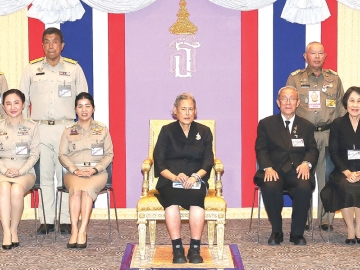 สมเด็จพระกนิษฐาธิราชเจ้า กรมสมเด็จพระเทพรัตนราชสุดาฯ สยามบรมรมราชกุมารี เสด็จพระราชดำเนินไปทรงเปิดนิทรรศการแสดงผลงานทักษะทางวิชาการของนักเรียน ภายใต้การประชุมวิชาการพัฒนาเด็กและเยาวชนในถิ่นทุรกันดาร ตามพระราชดำริ ประจำปี 2568 ที่นำผลงานของนักเรียนจากการประชุมฯ มาจัดแสดงในหัวข้อ “การเกษตรที่เป็นมิตรต่อสิ่งแวดล้อม” ณ หอศิลปวัฒนธรรมแห่งกรุงเทพมหานคร เขตปทุมวัน กรุงเทพมหานคร เมื่อวันศุกร์ที่ 27 กุมภาพันธ์ 2569 เวลา 13.47 น.