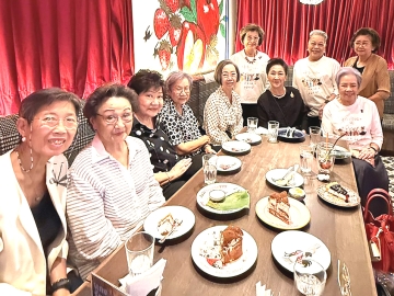 วัฒนาฯ รุ่น 92    เพื่อนศิษย์เก่าโรงเรียนวัฒนาวิทยาลัย รุ่น 92 นัดพบปะสังสรรค์ในโอกาสที่ นิศารัตน์ เทพหัสดิน ณ อยุธยา เดินทางจากเชียงใหม่มาเยือนกรุงเทพฯ โดยมี ผาณิต พูนศิริวงศ์, คุณหญิงกษมา วรวรรณ ณ อยุธยา, ภาวิไล บุราวาศ, ดวงใจ ตั้งสง่า, ฆรนี เทียนไทย, ชุติมา พงษ์เลื่องธรรม, ยศวดี บุณยเกียรติ, ดวงเนตร พงษ์ไพโรจน์ และ แววตา อัมพรายน์ ร่วมงาน ที่ ร้านอี-กา ดุสิต เซ็นทรัลปาร์ค