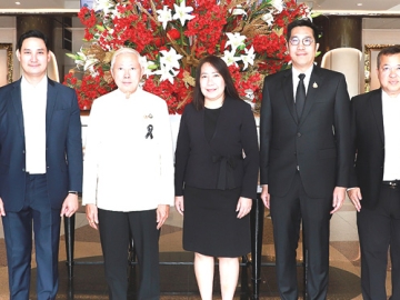 ระดมความคิดเห็น : อนัคพล อิงคะกุล รองประธานกรรมการบริหาร มิราเคิล กรุ๊ป ต้อนรับ ศ.ดร.บวรศักดิ์
อุวรรณโณ รองนายกรัฐมนตรี ในโอกาสเป็นประธานเปิดการประชุมเชิงปฏิบัติการเรื่อง “การจัดทำ (ร่าง) แผนแม่บท
การบริหารงานยุติธรรมแห่งชาติ ฉบับที่ 5 (พ.ศ. 2570-2573)” จัดโดย สํานักงานกิจการยุติธรรม กระทรวงยุติธรรม
โดยมี พงษ์สวาท นีละโยธิน ปลัดกระทรวงยุติธรรม ร่วมงาน ที่ โรงแรมมิราเคิล แกรนด์ คอนเวนชั่น