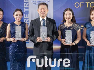 เติบโตอย่างยั่งยืน : ประสิทธิ์ บุญดวงประเสริฐ ประธานคณะผู้บริหาร บมจ.เจริญโภคภัณฑ์อาหาร (ซีพีเอฟ)
นำทีมผู้บริหาร อาทิ พิมลรัตน์ รีพัฒนาวิจิตรกุล และ อนรรฆวี ชูรัตน์ รับ 5 รางวัล จากเวที Future Trends
Awards 2026 สะท้อนความสำเร็จในการดำเนินธุรกิจด้วยแนวคิด Sustainovation ผสานนวัตกรรม
เทคโนโลยีและการพัฒนาบุคลากรสู่ “องค์กรแห่งอนาคตที่ขับเคลื่อนด้วยนวัตกรรม” ที่ ศูนย์ฯ ไบเทค บางนา