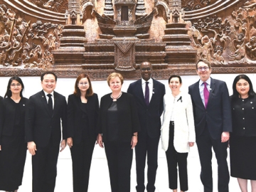 เวทีการประชุมระดับนานาชาติ : ปณต สิริวัฒนภักดี ประธานกรรมการบริหาร ศูนย์การประชุมแห่งชาติสิริกิติ์
ต้อนรับ คริสตาลินา กอร์เกียวา กรรมการจัดการกองทุนการเงินระหว่างประเทศ (IMF) ในโอกาสเดินทาง
มาตรวจเยี่ยม และหารือการเตรียมความพร้อมของสถานที่เพื่อรองรับการประชุมประจำปี 2569 (2026 IMF-World
Bank Annual Meetings) ซึ่งกำหนดจัดขึ้นระหว่างวันที่ 12-18 ตุลาคม 2569 ที่ศูนย์การประชุมแห่งชาติสิริกิติ์