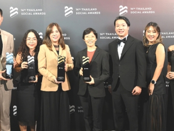 ผลงานยอดเยี่ยม TOP 5 : อุทัยวรรณ อนุชิตานุกูล และ พรวดี โรจน์รุ่งสัตย์
นำทีม บมจ.เซ็นทรัลพัฒนา รับ 4 รางวัล สุดยอดแบรนด์ที่มีผลงานโดดเด่น
ด้านความยั่งยืนบนโซเชียลมีเดีย ด้านความรับผิดชอบต่อสิ่งแวดล้อมและความ
รับผิดชอบต่อสังคม จากเวที Thailand Social Awards ครั้งที่ 14 ที่ไอคอนสยาม