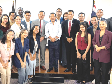 ช่วยเหลือประเทศที่เปราะบาง : ดร.เฟลิกซ์ ปิเอดาด ประธานเจ้าหน้าที่ฝ่ายปฏิบัติการ สำนักเลขาธิการ g7+ (ซึ่งดูแล
ประเทศที่เปราะบางและได้รับผลกระทบจากความขัดแย้งจำนวน 20 ประเทศ) บรรยายหัวข้อ “บทบาทของ g7+ ในการสร้างสันติภาพและการสร้างรัฐ” โดยมี ฟรานซิสโก ทิลมัน เซเปดา เอกอัครราชทูตสาธารณรัฐประชาธิปไตยติมอร์-เลสเต ประจำ
ราชอาณาจักรไทย พร้อมด้วยผู้เกี่ยวข้องและนักศึกษาชาวติมอร์ในประเทศไทย ร่วมงานที่โรงแรมเรดิสัน สวีท กรุงเทพ สุขุมวิท