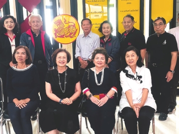 ร่วมแรงร่วมใจ : จเด็จ อินสว่าง ประธานกรรมการ มูลนิธิรัฐศาสตร์แห่งมหาวิทยาลัยธรรมศาสตร์ จัดประชุมคณะกรรมการและ
คณะที่ปรึกษามูลนิธิฯ ครั้งที่ 1/2569 เพื่อขับเคลื่อนการสนับสนุนกิจกรรมด้านต่างๆ ของสถาบันฯ อันเป็นประโยชน์ต่อสังคม
ส่วนรวม และงานสาธารณกุศล โดยมี วรรณวิไล พรหมลักขโณ, เสาวนีย์ กมลบุตร, สมลักษณ์ หิรัญบูรณะ, สถาพร สันติบุตร
และ วิทูรัช ศรีนาม ร่วมประชุม ที่ คณะรัฐศาสตร์ มหาวิทยาลัยธรรมศาสตร์ ท่าพระจันทร์ เมื่อวันที่ 13 มีนาคม 2569