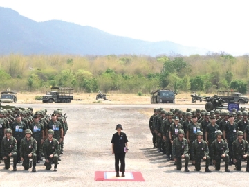 สมเด็จพระกนิษฐาธิราชเจ้า กรมสมเด็จพระเทพรัตนราชสุดาฯ สยามบรมราชกุมารี เสด็จพระราชดำเนินไปทอดพระเนตรการฝึกภาคสนามของ
นักเรียนนายร้อย ชั้นปีที่ 2 รุ่นที่ 76 ประจำปีการศึกษา 2568 จำนวน 217 นาย ณ ศูนย์การทหารปืนใหญ่ จังหวัดลพบุรี เมื่อวันอังคารที่ 17
มีนาคม 2569 เวลา 09.30 น. ซึ่งทำการฝึกตั้งแต่วันที่ 3 มกราคม 2569 เริ่มจากการฝึกขับรถยนต์ทหาร ณ ศูนย์การฝึกกรมการขนส่งทหารบก
จังหวัดกาญจนบุรี, ฝึกทางยุทธวิธี ทหารราบระดับหมู่ ณ กรมทหารราบที่ 14 กองพลทหารราบที่ 4 จังหวัดตาก, ฝึกการใช้อาวุธยุทโธปกรณ์ของเหล่า
ทหารม้า ณ ศูนย์การทหารม้า จังหวัดสระบุรี, ฝึกปืนใหญ่สนาม และปืนใหญ่ต่อสู้อากาศยาน ณ ศูนย์การทหารปืนใหญ่ จังหวัดลพบุรี และฝึกยิงอาวุธ
ประจำหน่วย หลักยิงและตรวจการณ์ ณ ศูนย์การทหารราบ จังหวัดประจวบคีรีขันธ์ เพื่อให้มีความรู้ ความสามารถทางด้านการทหาร เสริมสร้างคุณลักษณะผู้นำ