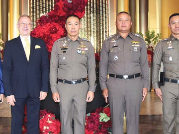 ขจัดภัยพาล บริการประชาชน : พล.ต.ท.สยาม บุญสม ผู้บัญชาการตำรวจนครบาล เปิดการอบรมสัมมนาผู้ควบคุมเหตุการณ์พื้นที่ (On-scene Commander) เพื่อเสริมศักยภาพผู้บังคับบัญชานครบาล ยกระดับการสั่งการรับมือเหตุวิกฤต โดยมี พล.ต.ต.เกียรติกุล สนธิเณร ผู้บังคับการตำรวจนครบาล 2, พ.ต.อ.ยุทธศิลป์ การินทร์ ผู้กำกับการ สน.ทุ่งสองห้อง ร่วมงาน ที่ โรงแรมอัศวิน แกรนด์ คอนเวนชั่น