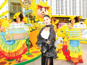 ช้อปคลายร้อน : พุทธชาด ศรีนิศากร ประธานเจ้าหน้าที่บริหาร สายการตลาด บมจ.เอ็ม บี เค จัดโปรโมชัน “Summer Sunniva” โดยร่วมกับพันธมิตรชั้นนำทั้งโรงแรม
ธนาคาร และร้านค้าภายในศูนย์การค้า มอบสิทธิประโยชน์และของรางวัลในช่วงซัมเมอร์
ที่ เอ็ม บี เค เซ็นเตอร์, พาราไดซ์ พาร์ค และ เดอะไนน์ เซ็นเตอร์ พระราม 9