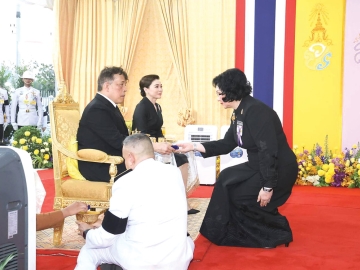 พระบาทสมเด็จพระเจ้าอยู่หัว และ สมเด็จพระนางเจ้าฯ
พระบรมราชินี เสด็จพระราชดำเนินไป
ทรงเปิดอาคารมูลนิธิ
พระดาบส และโรงเรียนพระดาบสแห่งใหม่ อำเภอบางพลี จังหวัดสมุทรปราการ
ในการนี้ คุณหญิงปัทมา ลีสวัสดิ์ตระกูล ผู้ให้การสนับสนุนการก่อสร้างอาคารมูลนิธิพระดาบส และโรงเรียนพระดาบส
แห่งใหม่ เข้ารับพระราชทานเข็มที่ระลึกมูลนิธิพระดาบส เมื่อวันอาทิตย์ที่ 22 มีนาคม 2569 เวลา 17.57 น.