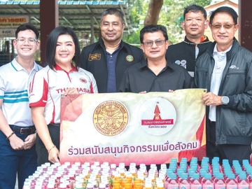 เจ้าท่าระยองอาสา ปี 4 : กำธร เวหน รอง ผวจ.ระยอง นำสมาชิกชมรมชาวธรรมศาสตร์
จังหวัดระยอง และภาคีเครือข่ายทั้งภาครัฐและเอกชน ร่วมกิจกรรม “โครงการ
เยาวชนปลอดภัย เสริมสร้างวินัยการสัญจรทางน้ำ” และมอบอุปกรณ์การเรียน
ให้น้องๆ ที่โรงเรียนเกาะแก้วพิสดาร เกาะเสม็ด ตำบลเพ อำเภอเมือง จังหวัดระยอง