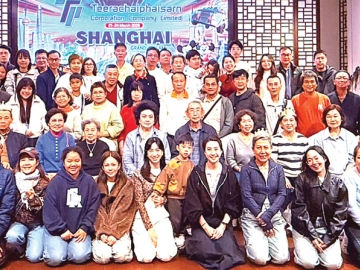 ทัวร์เซี่ยงไฮ้ : กิตติพงษ์ เตรัตนชัย ประธานกรรมการ บริษัท ธีรชัยไพศาล คอร์ปอเรชั่น จำกัด ผู้นำเข้าอุปกรณ์ไฟฟ้าอุตสาหกรรม วัตถุดิบ อะไหล่ อุปกรณ์และชิ้นส่วนอิเล็กทรอนิกส์ พร้อมด้วย ยุวดี เตรัตนชัย รองประธานกรรมการ นำดีลเลอร์ผู้มีอุปการคุณไปเที่ยวเมืองเซี่ยงไฮ้ สาธารณรัฐประชาชนจีน มหานครใหญ่และทันสมัยที่สุดของจีน พร้อมเพลิดเพลินในเซี่ยงไฮ้ดิสนีย์แลนด์ เยี่ยมชมสวนสนุกดิสนีย์ที่ใหญ่ที่สุดในเอเชีย ระหว่างวันที่ 21-24 มีนาคม 2569 เพื่อพบปะสังสรรค์ กระชับความสัมพันธ์ และแสดงความขอบคุณที่ได้ให้การสนับสนุนบริษัทด้วยดีมาโดยตลอด