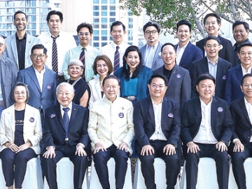 รุ่นที่ 8 : สนั่น อังอุบลกุล ประธานมูลนิธิเพื่อสถาบันการศึกษาวิชาการจัดการแห่งประเทศไทย (IMET) ต้อนรับ ดร.สมเกียรติ ตั้งกิจวานิช, ขัตติยา อินทรวิชัย,
บรรยง พงษ์พานิช, ดร.อาทิรัตน์ จารุกิจพิพัฒน์, เทวินทร์ วงศ์วานิช และ วิชัย เบญจรงคกุล ซึ่งมาเป็น Mentors ในโครงการ “IMET MAX” เพื่อหล่อหลอม
ผู้นำรุ่นใหม่ให้เป็นทั้ง “คนเก่ง” ในการบริหาร และ “คนดี” ที่มีธรรมาภิบาล โดยมี ดร.ชุมพล พรประภา, รศ.พรหมพิไล คุณาพันธุ์, ธนพล ศิริธนชัย,
ปฐมา จันทรักษ์, ดร.สาคร สุขศรีวงศ์, กอบกาญจน์ วัฒนวรางกูร, บรรณ เกษมทรัพย์ และ ปิยะดิษฐ์ อัศวสิริสุข ร่วมงาน ที่เกษร เออร์เบิน ราชดำริ