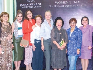 บทบาททูตสตรี : มาสเตอร์เชฟนูรอ โซ๊ะมณี สเต็ปเป้ และ แซนดร้า สเต็ปเป้ ต้อนรับคณะเอกอัครราชทูตสตรี
11 ประเทศ และ ท่านผู้หญิงขวัญตา เทวกุล แขกเกียรติยศ ของ บลู เอเลเฟ่นท์ ในงานเลี้ยงอาหารกลางวัน
“Fun & Fabulous Luncheon with Lady Ambassadors” เนื่องในโอกาสวันสตรีสากล เพื่อการ
เฉลิมฉลองพลังของผู้หญิง สะท้อนบทบาทความสำเร็จและแรงบันดาลใจของสตรี ที่ Blue Elephant สาทร