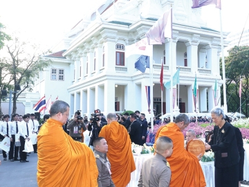 สมเด็จพระกนิษฐาธิราชเจ้า กรมสมเด็จพระเทพรัตนราชสุดาฯ สยามบรมราชกุมารี เสด็จพระราชดำเนินไปทรงร่วมงานครบ 109 ปี แห่งการสถาปนาจุฬาลงกรณ์มหาวิทยาลัย โดยได้พระราชทานบทพระราชนิพนธ์สำหรับการขับร้องและการแสดงเรื่อง “พระผู้ให้” พร้อมทั้งทรงพระกรุณาโปรดเกล้าฯ ให้เพิ่มเพลงสากล ที่สมเด็จ
พระนางเจ้าสิริกิติ์ พระบรมราชินีนาถ พระบรมราชชนนีพันปีหลวง ทรงโปรด เพื่อรำลึกถึงพระมหากรุณาธิคุณ โอกาสนี้ ทรงขับร้องเพลงไทย 1 เพลง คือ เพลง “พระผู้ให้”, เพลงสากล 1 เพลง คือ เพลง “Love’ s Old Sweet Song” ณ จุฬาลงกรณ์มหาวิทยาลัย เมื่อวันพฤหัสบดีที่ 26 มีนาคม 2569 เวลา 06.55 น.