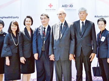 เปิดอย่างเป็นทางการ : เตช บุนนาค เลขาธิการสภากาชาดไทย เป็นประธานเปิด “ราชดำริคลินิก สภากาชาดไทย” ซึ่งขับเคลื่อนโดย ศูนย์วิจัย
โรคเอดส์และโรคติดเชื้อ สภากาชาดไทย (AIDSID) โดยมี รศ.นพ.พินิจ กุลละวณิชย์ ผู้ช่วยเลขาธิการ สภากาชาดไทย คณะเจ้าหน้าที่ และภาคีเครือข่าย ร่วมพิธี พร้อมการจัดบูธนิทรรศการให้ความรู้เกี่ยวกับ HIV โรคติดต่อทางเพศสัมพันธ์ และให้ความรู้เกี่ยวกับวัคซีนป้องกันโรคงูสวัด วัคซีนป้องกันไข้เลือดออก วัคซีน HPV และวัคซีนป้องกันไข้หวัดใหญ่ ที่ ด้านหน้าราชดำริคลินิก สภากาชาดไทย ถนนราชดำริ เมื่อวันที่ 31 มีนาคม 2569