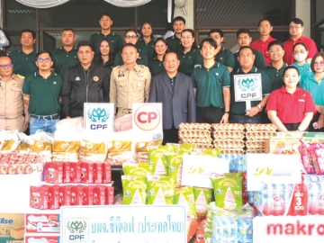 หนุนภารกิจดับไฟป่า : วิวัฒน์ อินทร์ไทยวงศ์ ผวจ.ลำปาง รับมอบผลิตภัณฑ์อาหารคุณภาพ สะอาด ปลอดภัยจาก บมจ.เจริญโภคภัณฑ์อาหาร (ซีพีเอฟ) เพื่อเป็นวัตถุดิบประกอบอาหารส่งให้สำนักงานป้องกันและบรรเทาสาธารณภัยจังหวัดลำปาง สนับสนุนการปฏิบัติงานของเจ้าหน้าที่ภาคสนามในภารกิจลาดตระเวน ควบคุม และแก้ไขสถานการณ์ไฟป่า หมอกควัน และฝุ่น PM2.5 ในพื้นที่ ณ ศาลากลางจังหวัดลำปาง