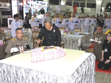 สมเด็จพระกนิษฐาธิราชเจ้า กรมสมเด็จพระเทพรัตนราชสุดาฯ สยามบรมราชกุมารี เสด็จพระราชดำเนินไปในงานเลี้ยงปิดภาคการฝึกของนักเรียนนายร้อยโรงเรียนนายร้อยพระจุลจอมเกล้า ประจำปีการศึกษา 2568 เพื่อถวายพระพรชัยมงคลแด่สมเด็จพระกนิษฐาธิราชเจ้า กรมสมเด็จพระเทพรัตนราชสุดาฯ สยาม
บรมราชกุมารี เนื่องในโอกาสวันคล้ายวันพระราชสมภพ 2 เมษายน 2569 และเพื่อให้นักเรียนนายร้อยได้พบปะสังสรรค์กันหลังเสร็จสิ้นการศึกษาด้านวิชาการทหารและการฝึกภาคสนาม ณ โรงเรียนนายร้อยพระจุลจอมเกล้า อำเภอเมืองนครนายก จังหวัดนครนายก เมื่อวันอังคารที่ 31 มีนาคม 2569 เวลา 17.00 น.