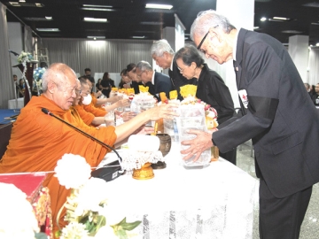 ด้วยระลึกถึง : เตช บุนนาค เลขาธิการสภากาชาดไทย เป็นประธานในพิธีบำเพ็ญกุศลให้แก่ผู้เสียชีวิตที่บริจาคอวัยวะของตนเองให้เป็นทาน ในงาน “วันศูนย์รับ
บริจาคอวัยวะ สภากาชาดไทย ประจำปี 2569” โดยมี รศ.นพ.พินิจ กุลละวณิชย์
ผู้ช่วยเลขาธิการ สภากาชาดไทย ร่วมพิธี ณ โรงพยาบาลจุฬาลงกรณ์ สภากาชาดไทย