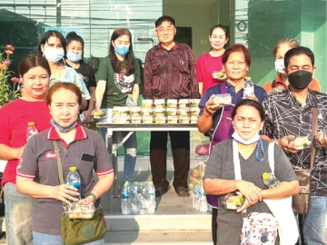 ถวายเป็นพระราชกุศล : จักรพันธ์ วรอาคาร เลขานุการ สมาคมเสริมความงามแห่งประเทศไทย เปิดโรงทานเลี้ยงอาหารประชาชน ครั้งที่ 8 เนื่องในวันคล้ายวันพระราชสมภพ สมเด็จพระกนิษฐาธิราชเจ้า กรมสมเด็จพระเทพรัตนราชสุดาฯ
สยามบรมราชกุมารี ที่สมาคมเสริมความงามฯ เขตบางขุนเทียน-ชายทะเล