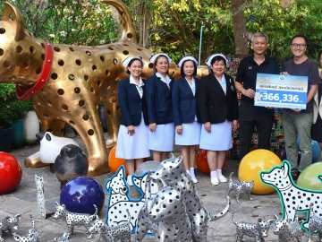 ศิลปะเพื่อสังคม : วศินบุรี สุพานิชวรภาชน์ ศิลปินเซรามิก รางวัลศิลปาธร สาขาการออกแบบ ประจำปี 2553 จากสำนักงานศิลปวัฒนธรรมร่วมสมัย กระทรวงวัฒนธรรม ซึ่งเป็นผู้บริหารและทายาทรุ่นที่สามของโรงงานเถ้าฮงไถ่ ผู้ผลิตเครื่องปั้นดินเผาเก่าแก่ของจังหวัดราชบุรี มอบเงินรายได้จากการจำหน่าย “ไอ้จุด” ในงาน WanderDOG รวม 366,336 บาท เพื่อสนับสนุนการจัดซื้ออุปกรณ์ทางการแพทย์ของโรงพยาบาลราชบุรี