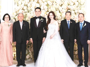 ฉลองสมรสพระราชทาน : พล.อ.สุรยุทธ์ จุลานนท์ ประธานองคมนตรี เป็นประธานงานสมรสพระราชทาน
ระหว่าง ณัฐพรรณ เหลืองวิริยะ บุตรี สุวัฒน์ เหลืองวิริยะ - ศุภจิรา กอศรีลบุตร กับ ภัคพล งามลักษณ์
บุตร สมบูรณ์ - จิราภา งามลักษณ์ โดยมี ธนินท์ เจียรวนนท์ ประธานอาวุโส เครือเจริญโภคภัณฑ์ ร่วมอวยพรให้คู่บ่าวสาว และญาติมิตรของสองครอบครัวร่วมแสดงความยินดี ที่ โรงแรมโฟร์ซีซั่นส์ กรุงเทพ