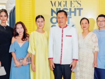 ไลฟ์สไตล์ระดับโลก : นภพรรษ ฤดีสุนันท์ ผู้บริหาร บมจ.เซ็นทรัลพัฒนา พร้อม
คณะผู้บริหารเซ็นทรัล ภูเก็ต และ โว้ก ประเทศไทย ต้อนรับ สุวิทย์ พันธ์เสงี่ยม
รอง ผวจ.ภูเก็ต ในงาน “Central Phuket VOGUE’s Night Out 2026” ที่ ศูนย์การค้า
เซ็นทรัล ภูเก็ต แลนด์มาร์คแห่งแฟชั่น วัฒนธรรม และความบันเทิงของภูเก็ต
