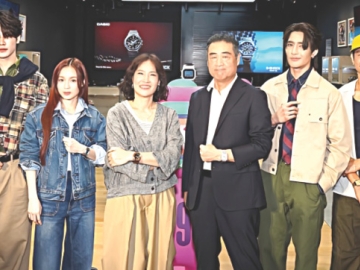 จุดนัดพบใหม่ของสตรีทคัลเจอร์ : สิรินาถ เรืองสุวรรณเดช Head of Casio
Watch บจก.เซ็นทรัล มาร์เก็ตติ้ง กรุ๊ป ในเครือเซ็นทรัล รีเทล และ ซึเนโอะ
นากาอิ กก.ผจก.บจก.คาสิโอ มาร์เก็ตติ้ง (ประเทศไทย) ฉลองเปิด G-SHOCK แฟล็กชิพสโตร์ใหม่ ในคอนเซ็ปต์ “G-SHOCK Garage” ที่ศูนย์การค้าเซ็นทรัลเวิลด์