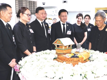 สมเด็จพระกนิษฐาธิราชเจ้า กรมสมเด็จพระเทพรัตนราชสุดาฯ สยามบรมราชกุมารี เสด็จลง ณ ธนาคารไทยพาณิชย์ จำกัด
(มหาชน) สาขาสวนจิตรลดา พระราชทานพระราชวโรกาสให้ นายกฤษณ์ จันทโนทก ประธานเจ้าหน้าที่บริหาร ธนาคาร
ไทยพาณิชย์ นำคณะผู้บริหารและพนักงาน เฝ้าทูลละอองพระบาท ถวายพระพรชัยมงคล และทูลเกล้าทูลกระหม่อมถวายเงิน
โดยเสด็จพระราชกุศลตามพระราชอัธยาศัยกับสิ่งของ เนื่องในโอกาสวันคล้ายวันพระราชสมภพ 2 เมษายน 2569