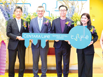 ฉลองเปิดตัวอย่างเป็นทางการ : ธีระยุทธ จิราธิวัฒน์ ปธ.จนท.บห.โรงแรมและรีสอร์ทในเครือเซ็นทารา, ทากาชิ
ยามาซากิ ปธ.จนท.บห.บจก.ไทเซอิ คอร์ปอเรชั่น และ แอนดี้ โนห์ ผจก.ทั่วไป เซ็นทารา แกรนด์ โอซาก้า และ
เซ็นทารา ไลฟ์ นัมบะ โอซาก้า ร่วมฉลองการเปิดให้บริการของ “เซ็นทารา ไลฟ์ นัมบะ โอซาก้า” โรงแรมไลฟ์สไตล์
ใจกลางเมือง แห่งที่สองของเซ็นทาราในญี่ปุ่น ที่โรงแรมเซ็นทารา ไลฟ์ นัมบะ โอซาก้า ประเทศญี่ปุ่น