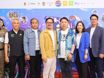 ยกหาดสาดคลื่นปาร์ตี้ ดร.ณัฐกิตติ์ ตั้งพูลสินธนา กก.ผจก.ใหญ่ สายงานการตลาด บมจ.เซ็นทรัลพัฒนา และพันธมิตร อาทิ กระทรวงวัฒนธรรม, กรุงเทพมหานคร, การท่องเที่ยวแห่งประเทศไทย, สน.ปทุมวัน และ บจก.ซันโทรี่ เป๊ปซี่โค เบเวอเรจ (ประเทศไทย) ร่วมกันจัดงาน “PEPSI Presents THAI LIZM 2026” เวทีคอนเสิร์ตใจกลางกรุงเทพฯ ที่จะทำให้ทุกคน “เปียกแบบป๊อปๆ” พร้อมไลน์อัปศิลปินและดีเจตลอดช่วงสงกรานต์ ถึงวันจันทร์ 13 เมษายน 2569 ที่ ศูนย์การค้าเซ็นทรัลเวิลด์
