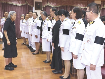 สมเด็จพระกนิษฐาธิราชเจ้า กรมสมเด็จพระเทพรัตนราชสุดาฯ สยามบรมราชกุมารี เสด็จลง ณ อาคารชัยพัฒนา
สวนจิตรลดา พระราชทานพระราชวโรกาสให้ นางสาวศิริพร สืบพันธ์วงษ์ ประธานมูลนิธิพุทธจิตธรรมญาณ ค่ายพุทธบุตร
แห่งที่ 7 จังหวัดลำพูน และคณะ เฝ้าฯทูลเกล้าฯ ถวายเงินรายได้จากการจำหน่ายชิฟฟ่อนเค้กลำไย และผักสด
ปลอดสารพิษรอบการกุศลพิเศษ โดยเสด็จพระราชกุศลตามพระราชอัธยาศัย เมื่อวันจันทร์ที่ 13 เมษายน 2569 เวลา 09.00 น.